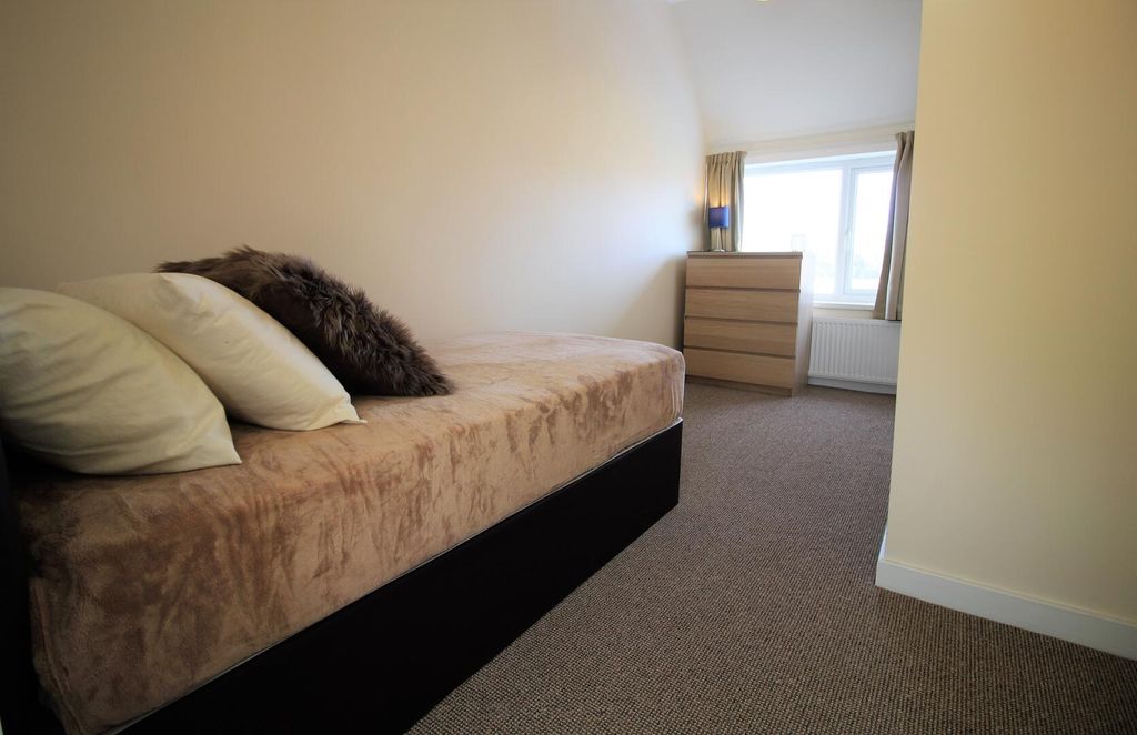 Property photo 1 of 4 Bedroom