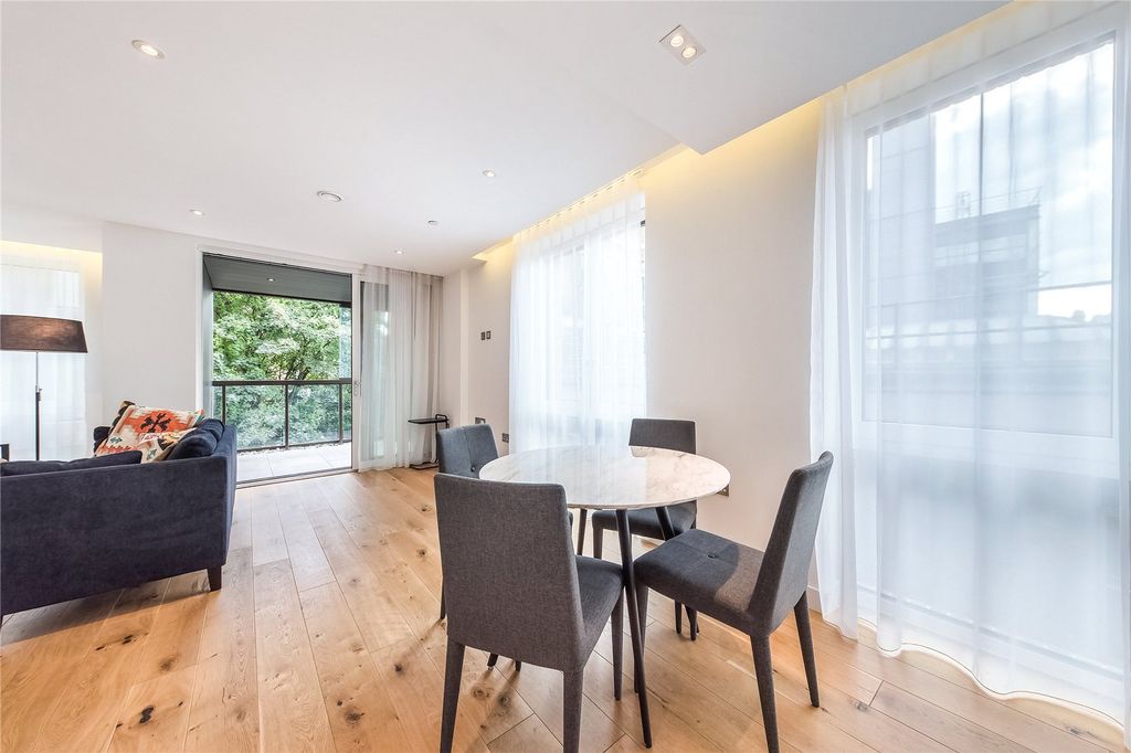 Property photo 3 of 17 Reception/Kitchen