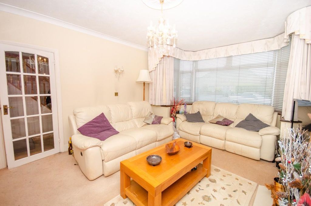Property photo 3 of 16 Lounge Pic 2.Jpg