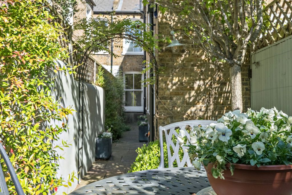 Property photo 3 of 21 1449618-3-69Eb3d3...