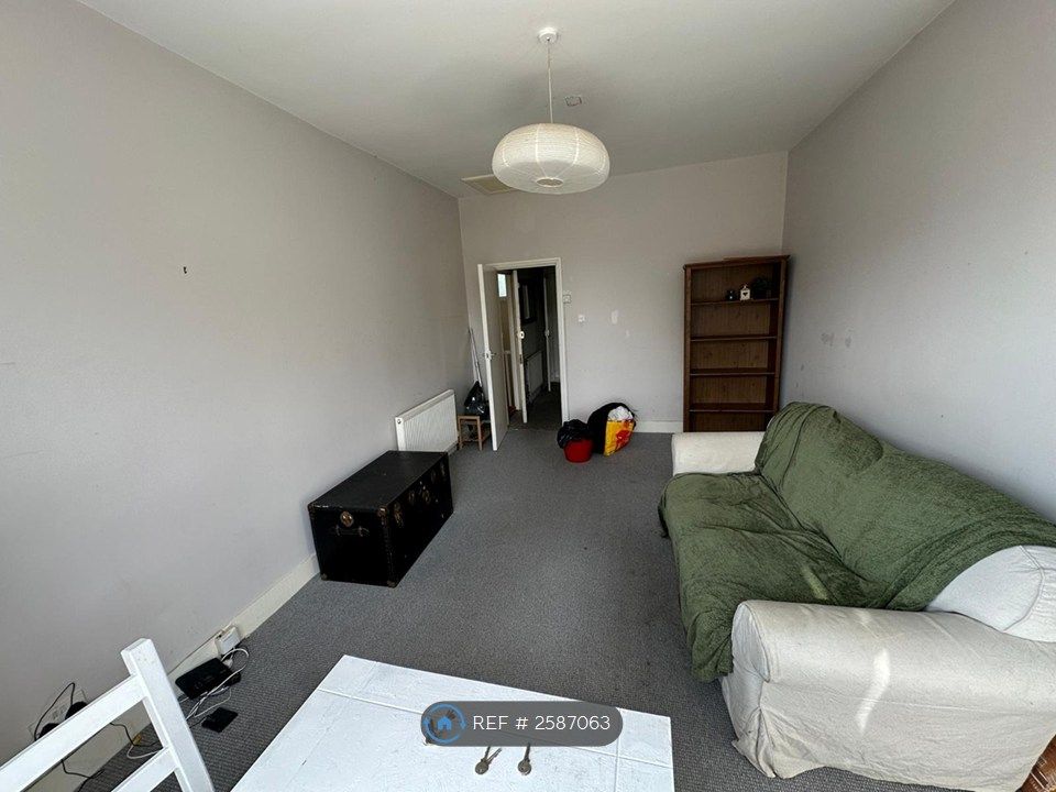 Property photo 2 of 6 Large Living Room / Dining Area