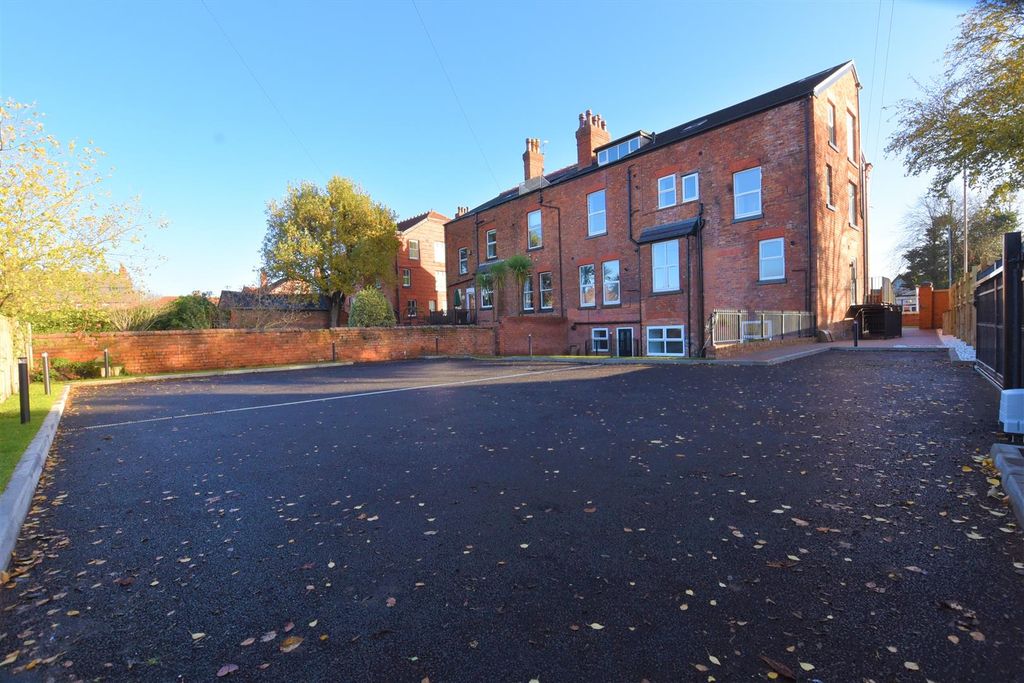 Property photo 3 of 11 Car Park.Jpg
