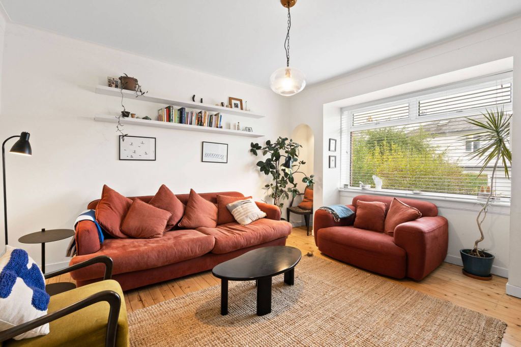 Property photo 2 of 31