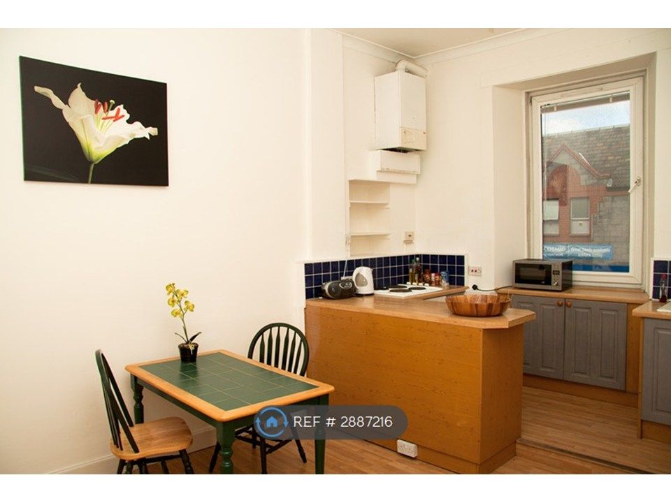 Property photo 1 of 10 Kitchen