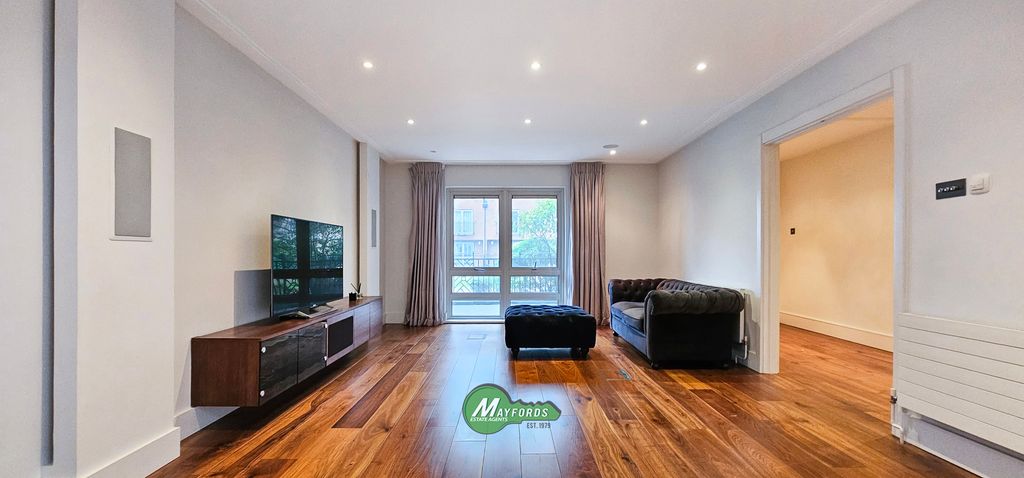 Property photo 1 of 27 4 Bedroom Mews House