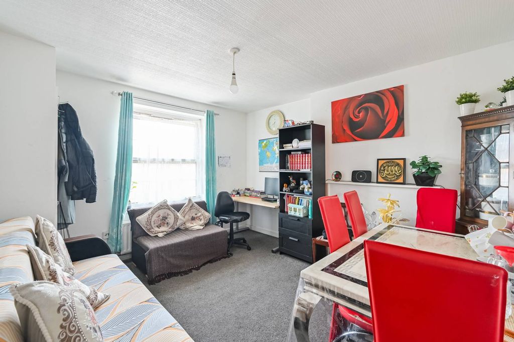 Property photo 2 of 9