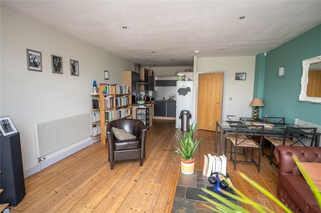 Property photo 3 of 22 Picture No. 23
