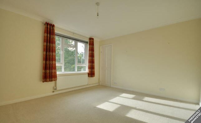 Property photo 3 of 5 1 Bronsdon