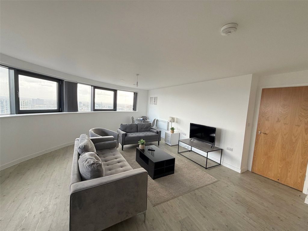 Property photo 2 of 8 Picture No. 11