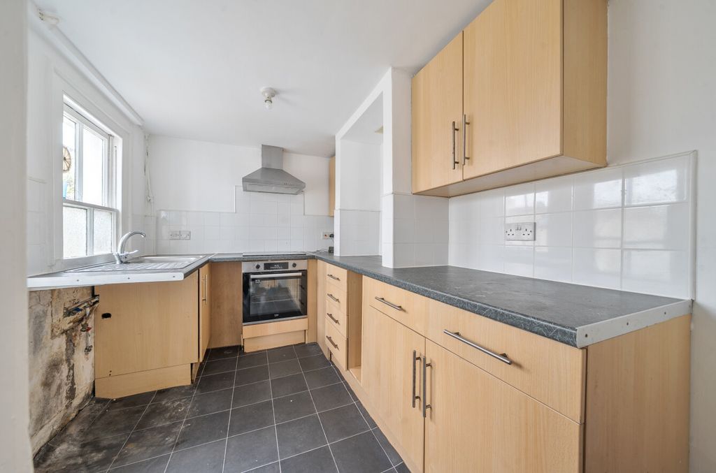 Property photo 2 of 9 Kitchen