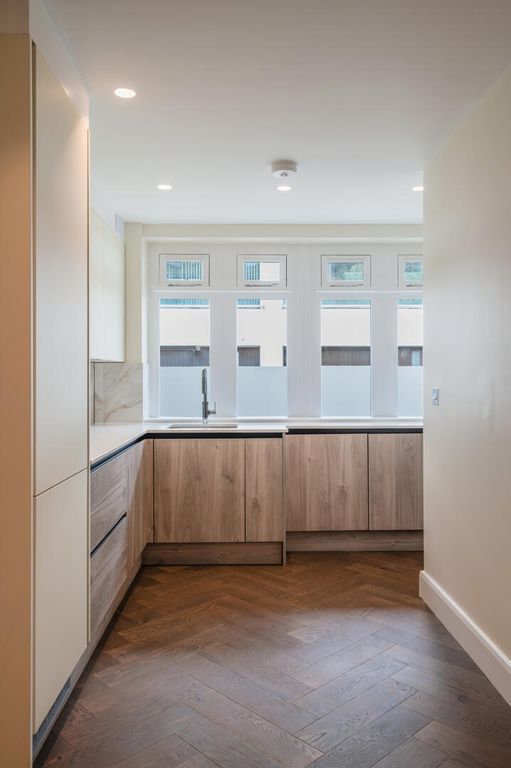 Property photo 3 of 11 Kitchen