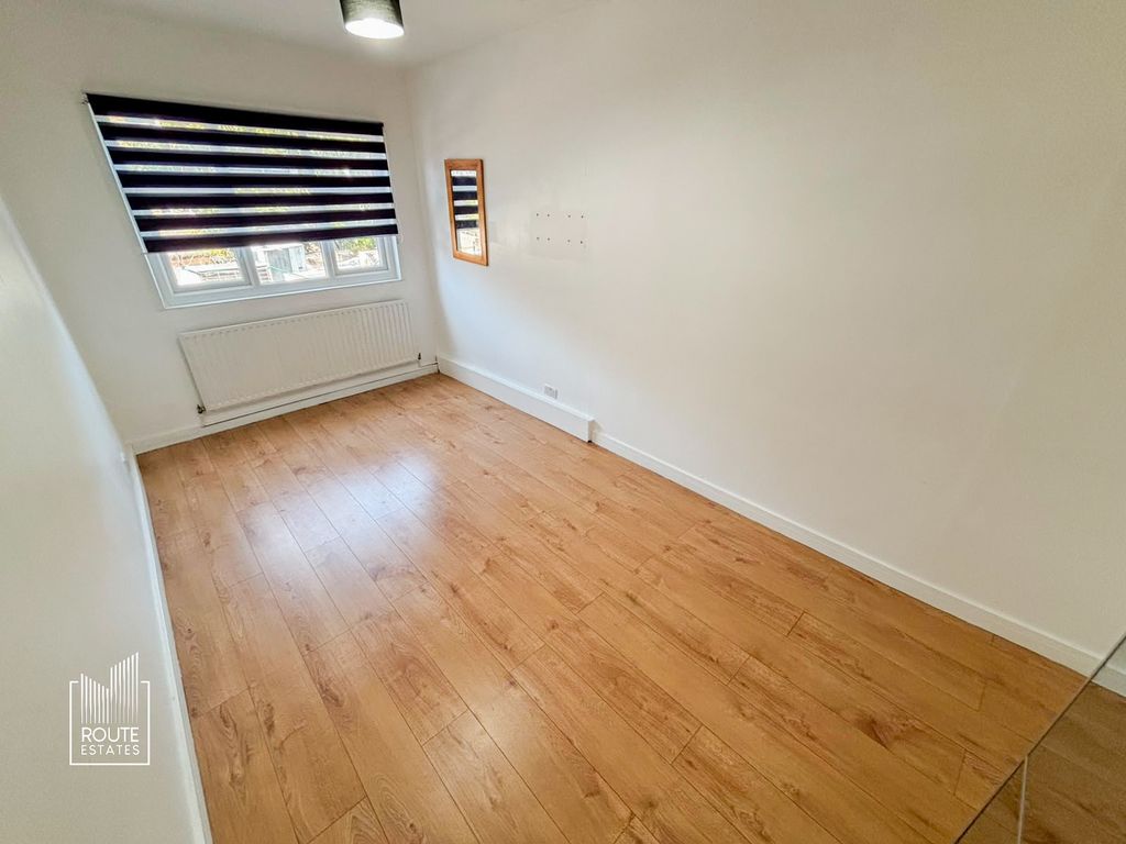 Property photo 1 of 14 Photo 9