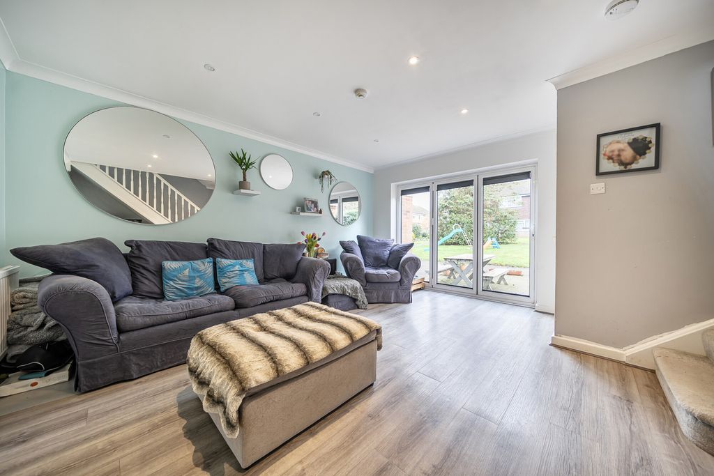 Property photo 3 of 14 1409226-7-698F745...