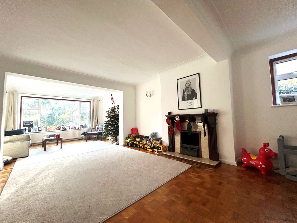 Property photo 2 of 12 Living Room