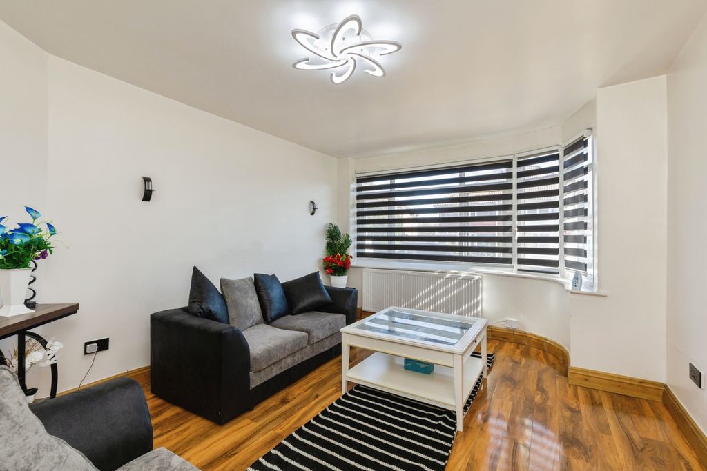 Property photo 3 of 20