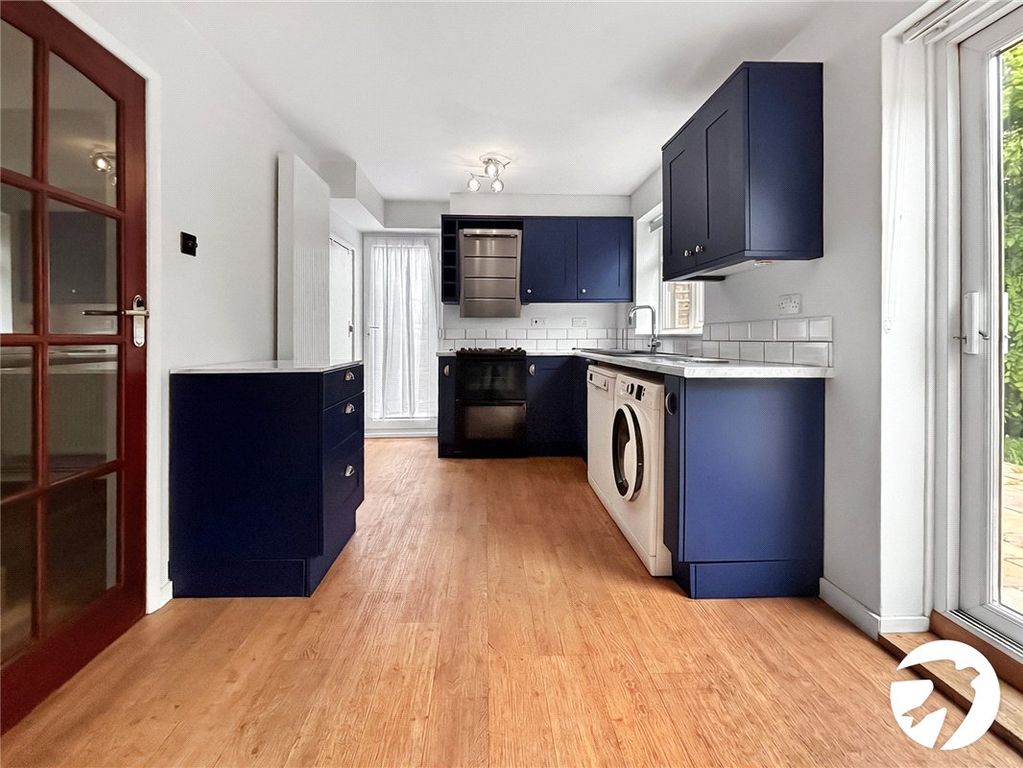 Property photo 2 of 10 Kitchen