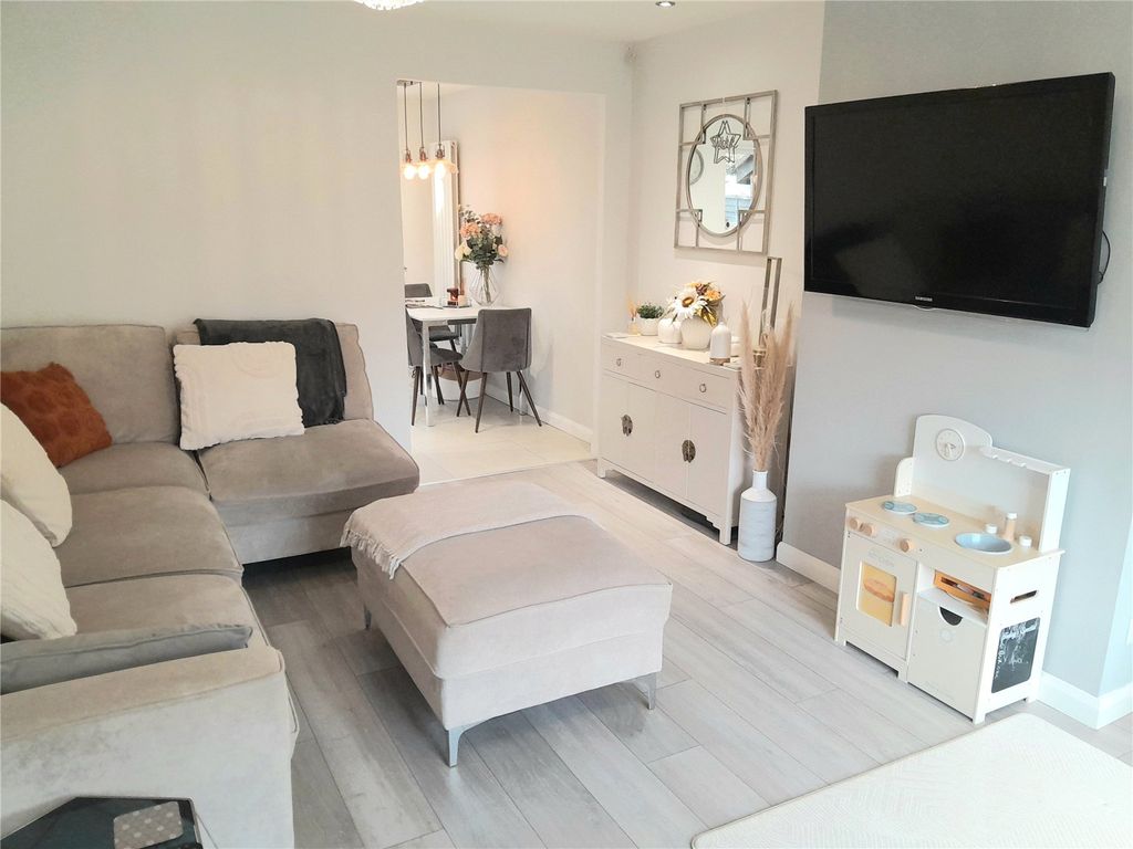 Property photo 2 of 18 Picture No. 15