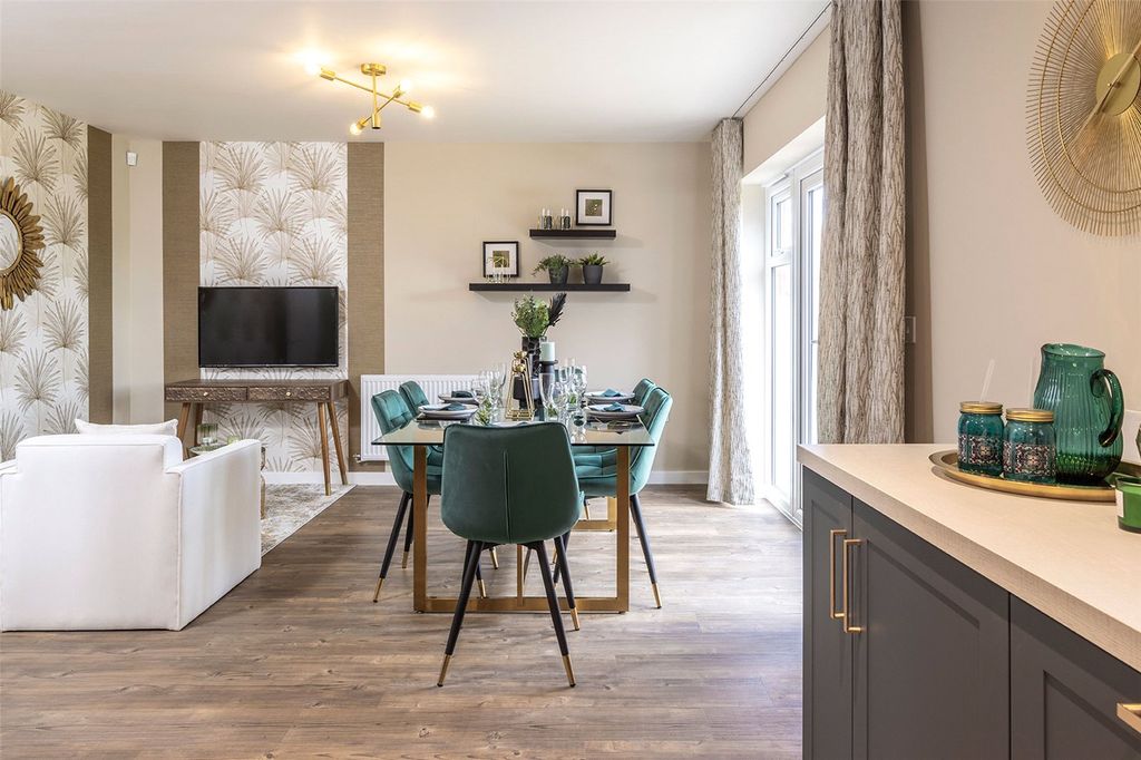 Property photo 3 of 9 Dining Area