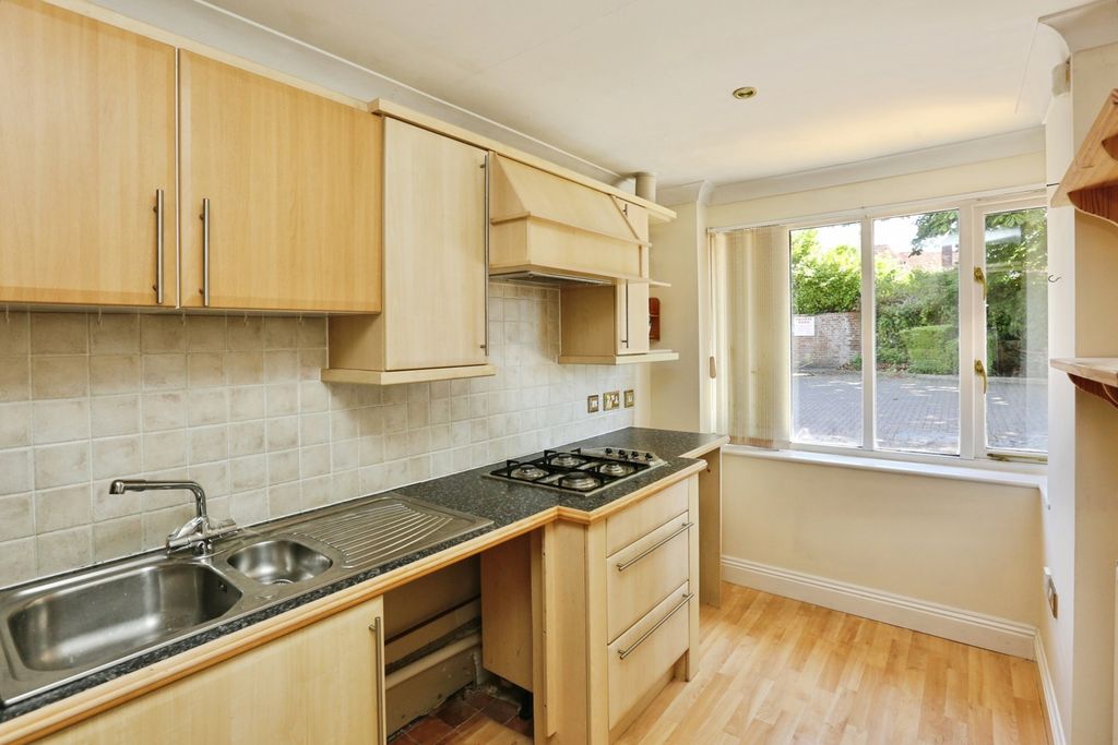 Property photo 2 of 17 Kitchen