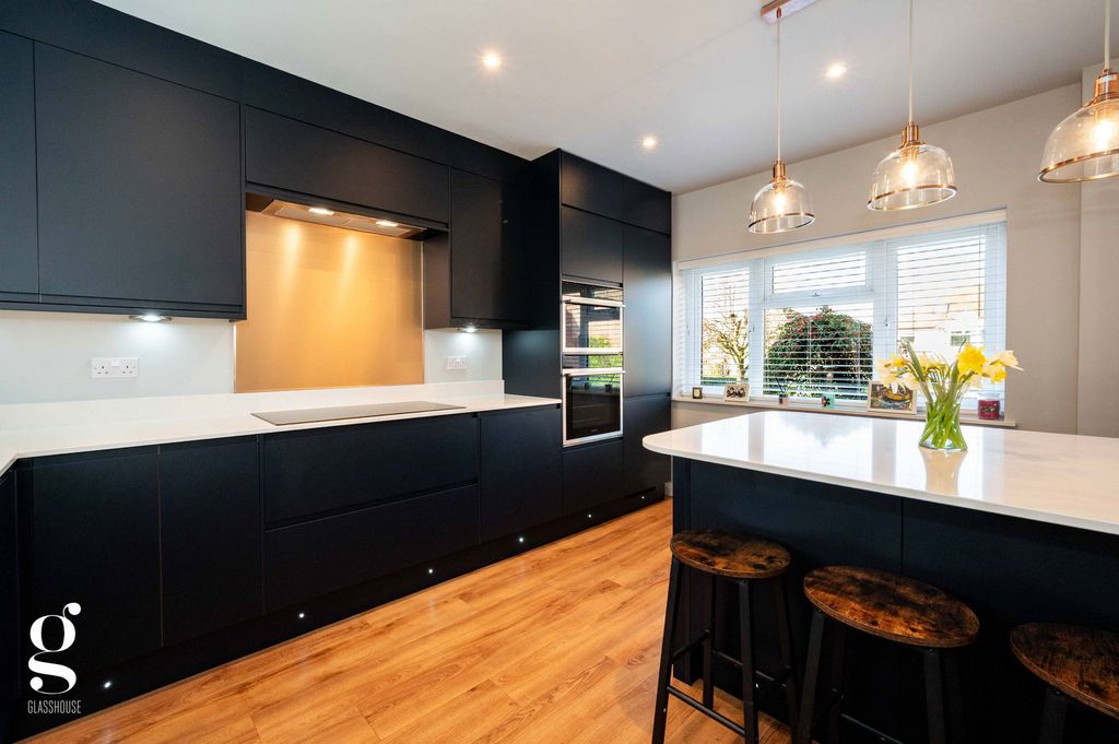 Property photo 2 of 28