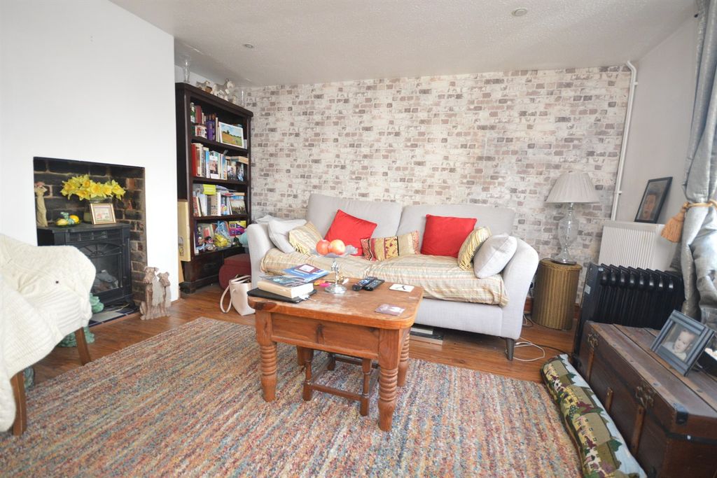 Property photo 3 of 10 Living Room