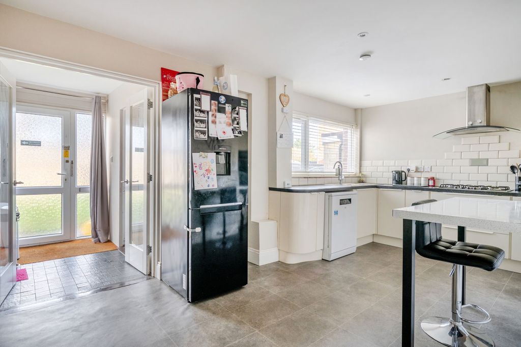 Property photo 2 of 22