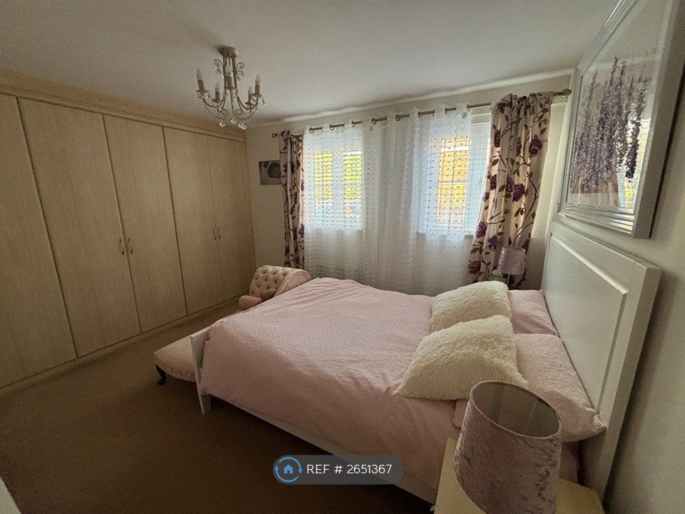 Property photo 3 of 19 Main Bedroom 3