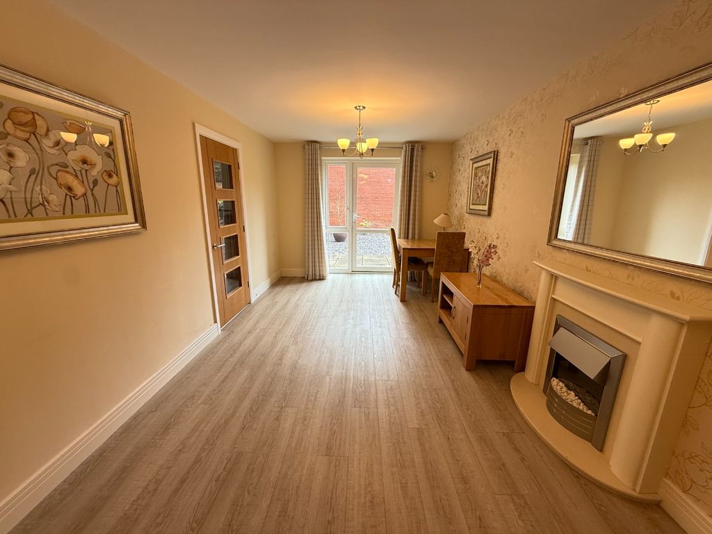 Property photo 2 of 9 4977033