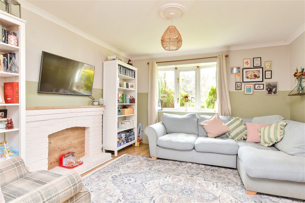 Property photo 2 of 13 Lounge