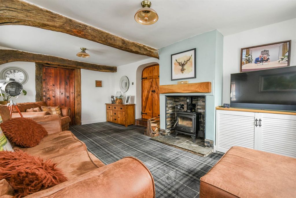 Property photo 3 of 36 Lounge