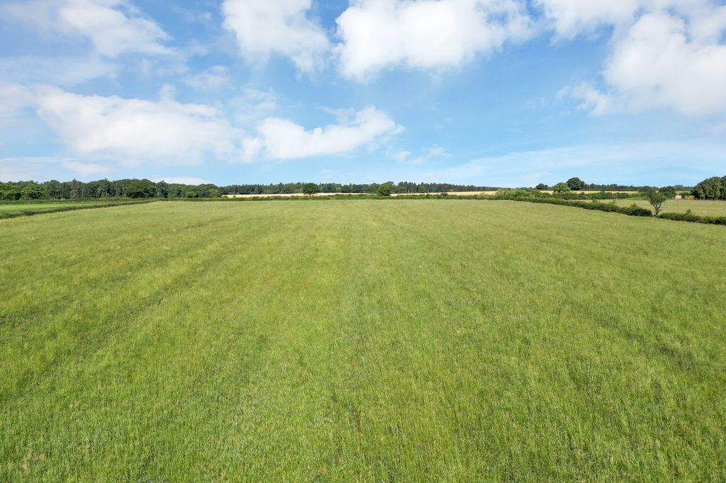 Property photo 3 of 11 Land