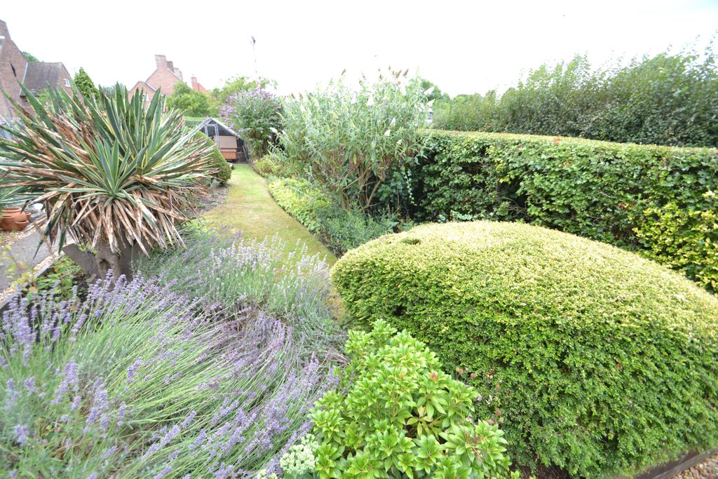 Property photo 2 of 22 Garden