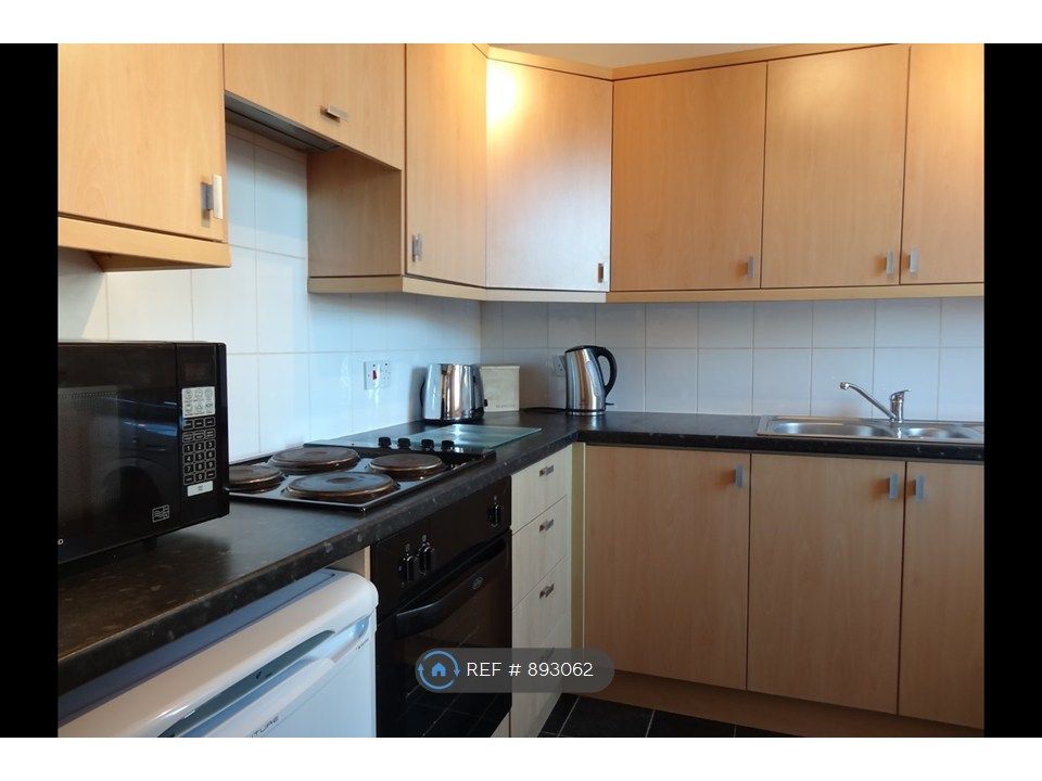 Property photo 3 of 9 Kitchen