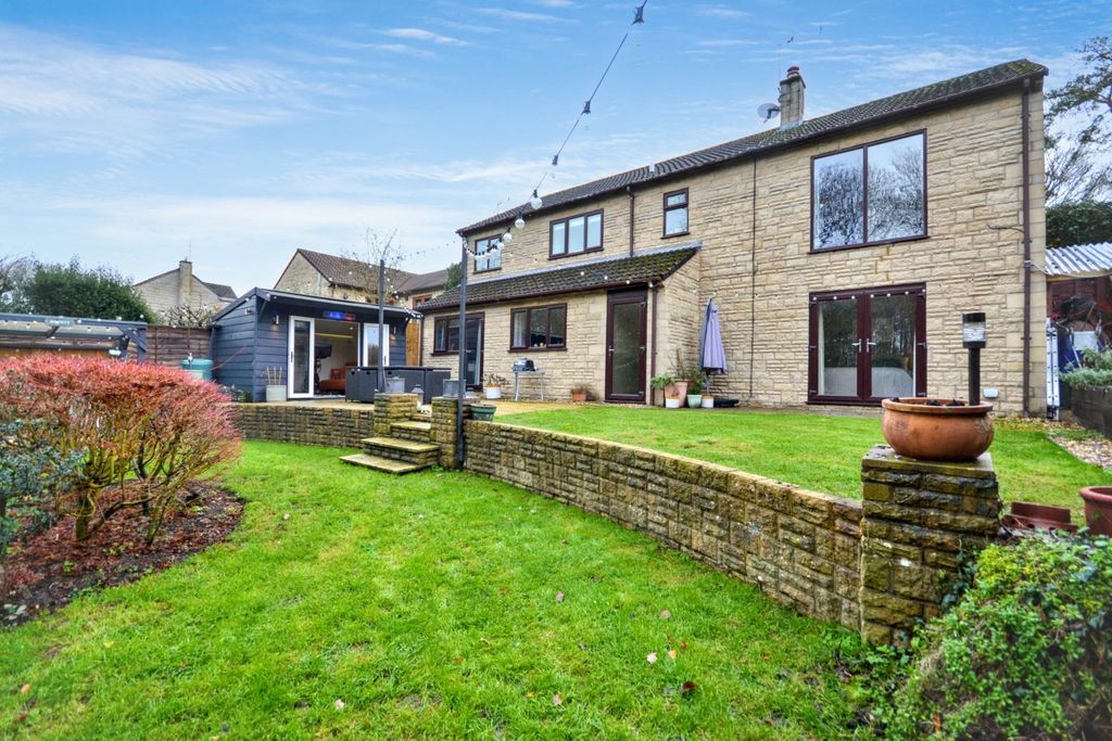 Property photo 1 of 33