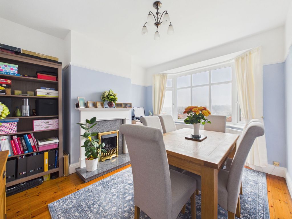 Property photo 3 of 17 Dining Room