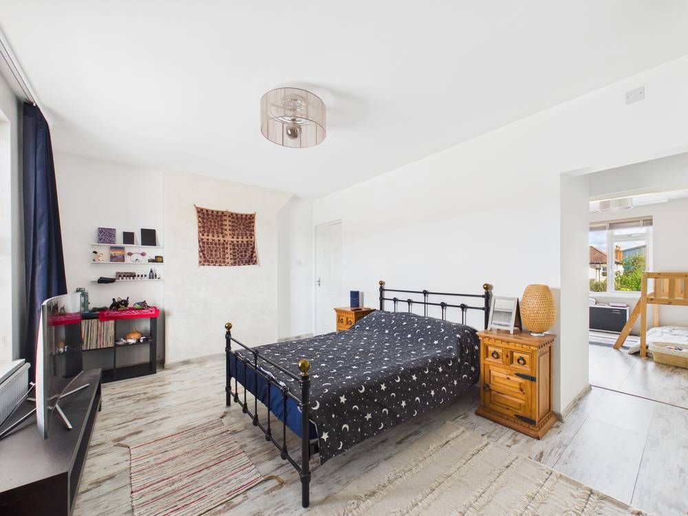Property photo 1 of 19 Giraffe360-Still026