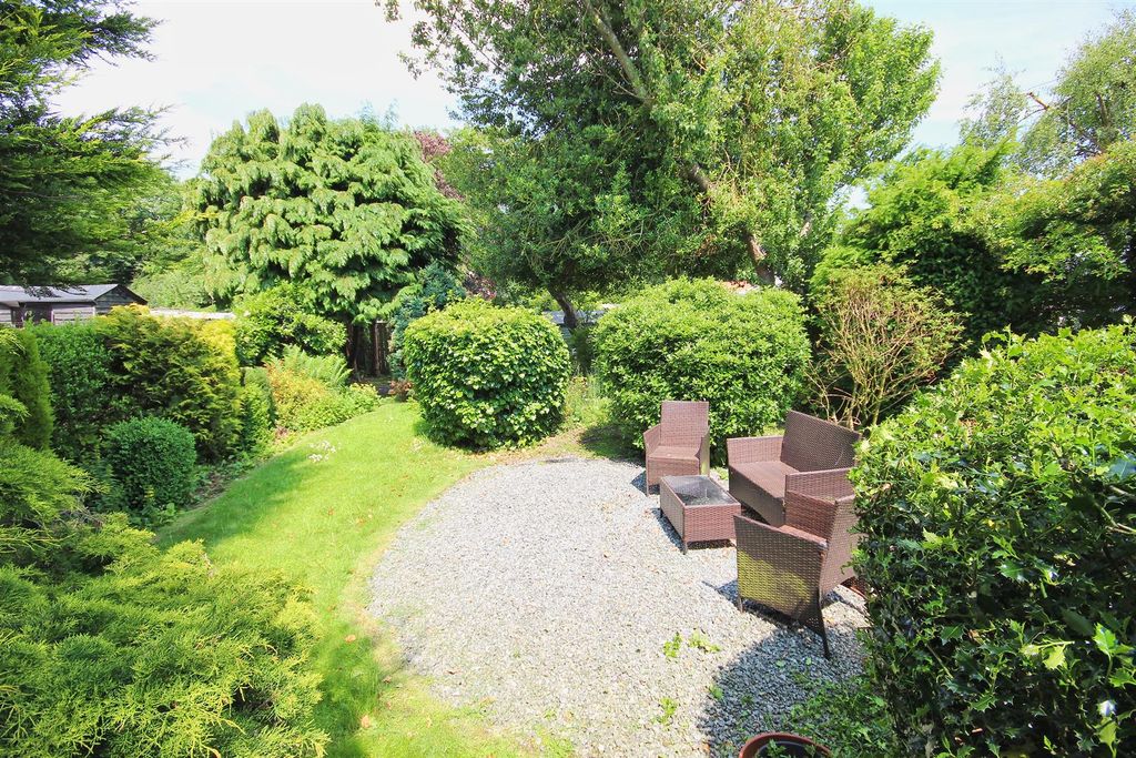 Property photo 2 of 17 Outside