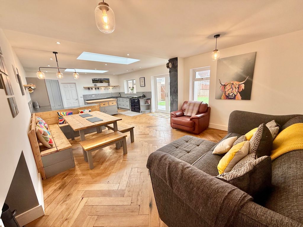 Property photo 3 of 25