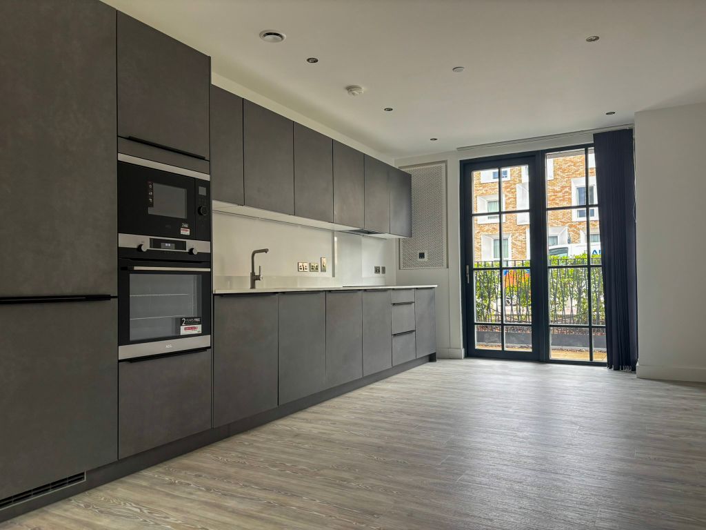 Property photo 3 of 19 Kitchen