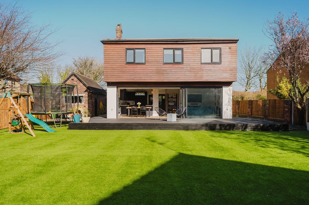 Property photo 2 of 39