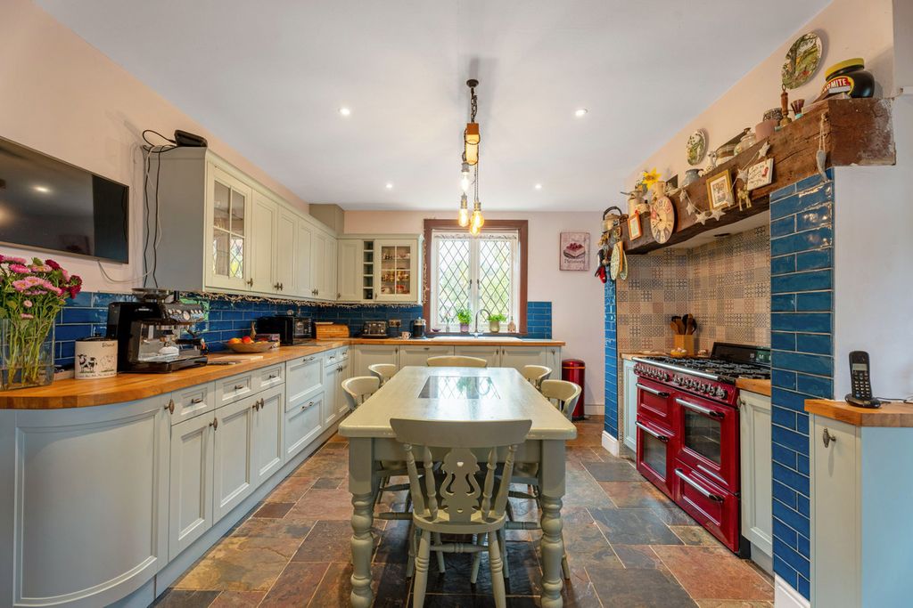 Property photo 2 of 29