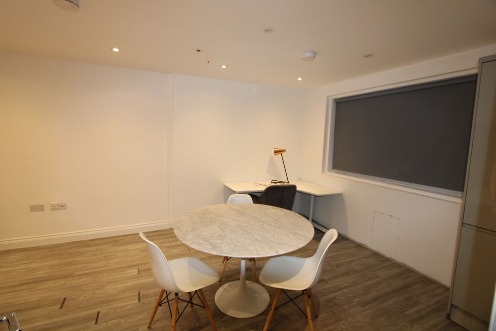 Property photo 1 of 2