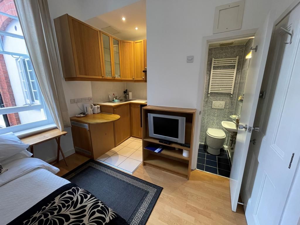 Property photo 1 of 5 Studio For Rent