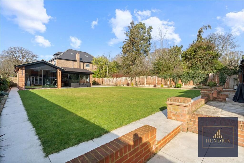 Additional image 13 of 4 bed detached house to rentHigh Road, Chigwell IG7