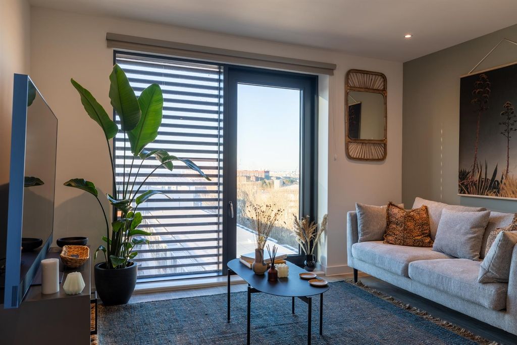Property photo 3 of 16 1 Bed-10.Jpg