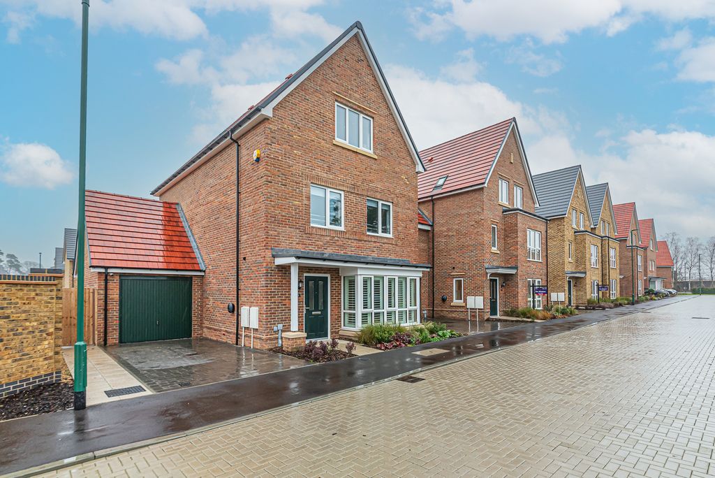 Property photo 1 of 18 Front Aspect