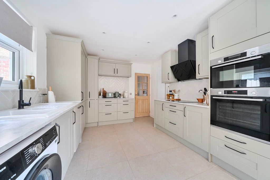 Property photo 3 of 18 Kitchen/Diner
