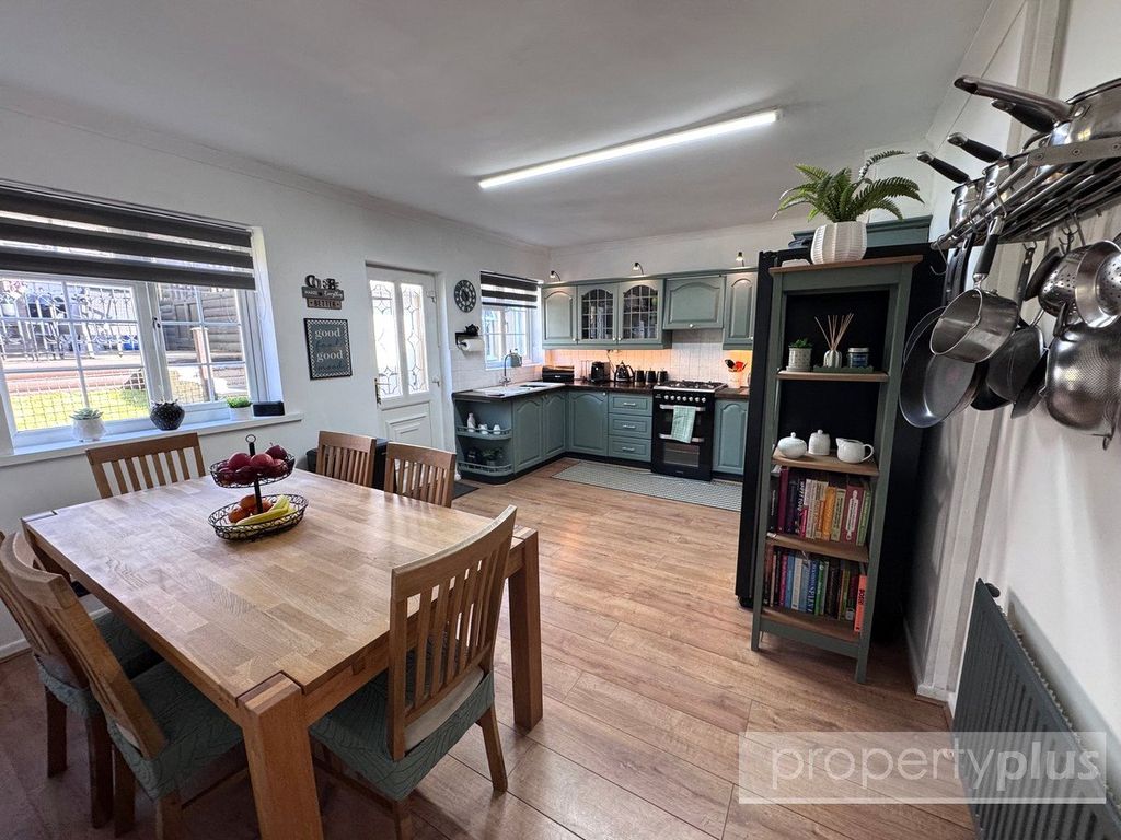 Property photo 2 of 20 Picture No. 15