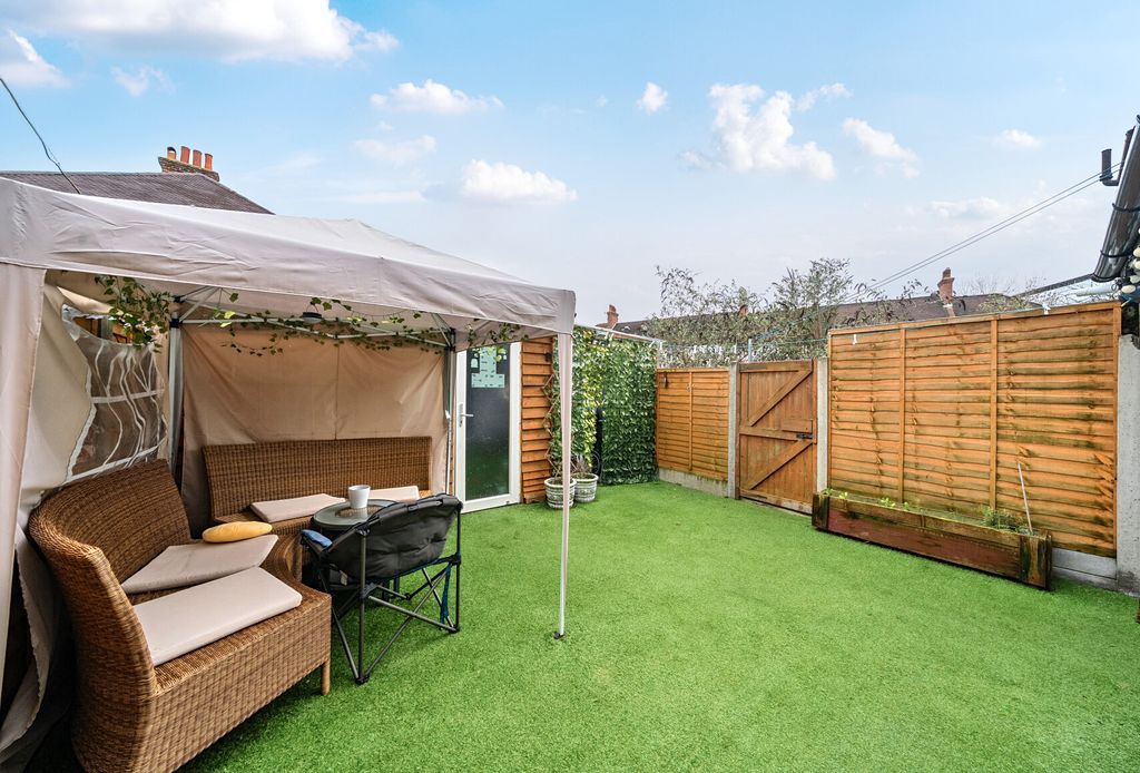 Property photo 2 of 11 1408021-19-6989d6...