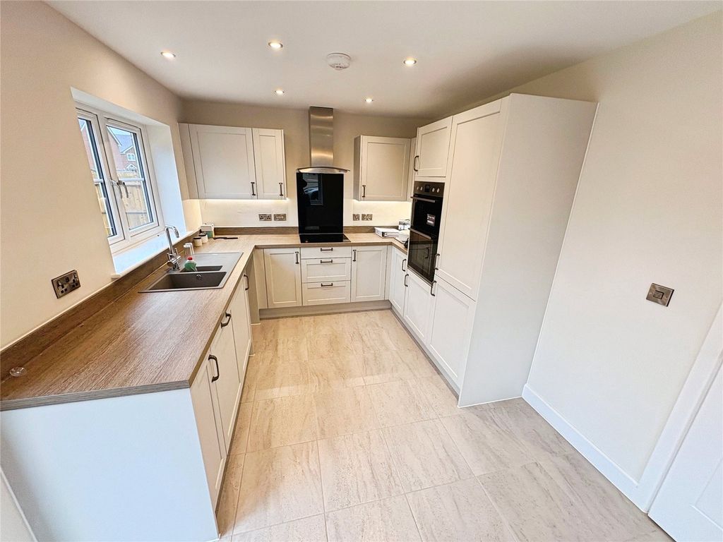 Property photo 2 of 12 Dining Kitchen